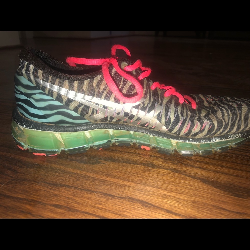 Running Shoes - Picture 3 of 4